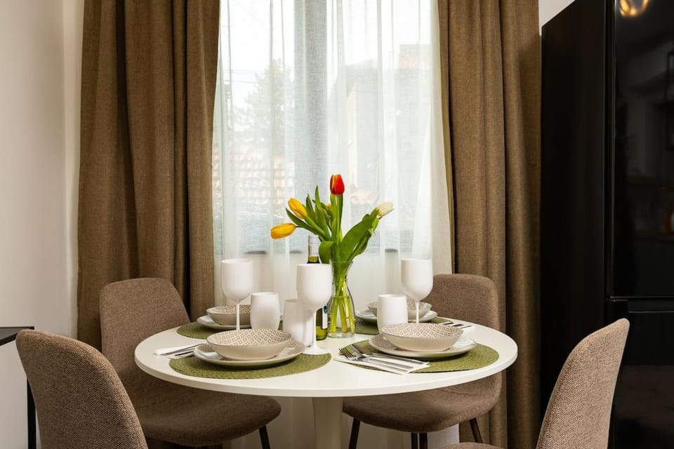 Coffee/tea facilities, Living room, Seating area, Dining area