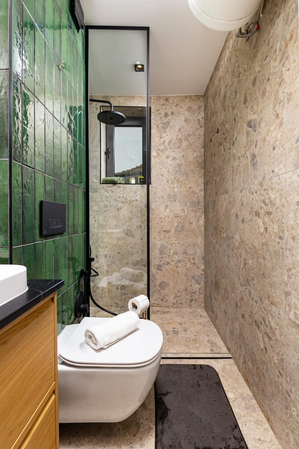 Shower, Toilet, Bathroom, towels