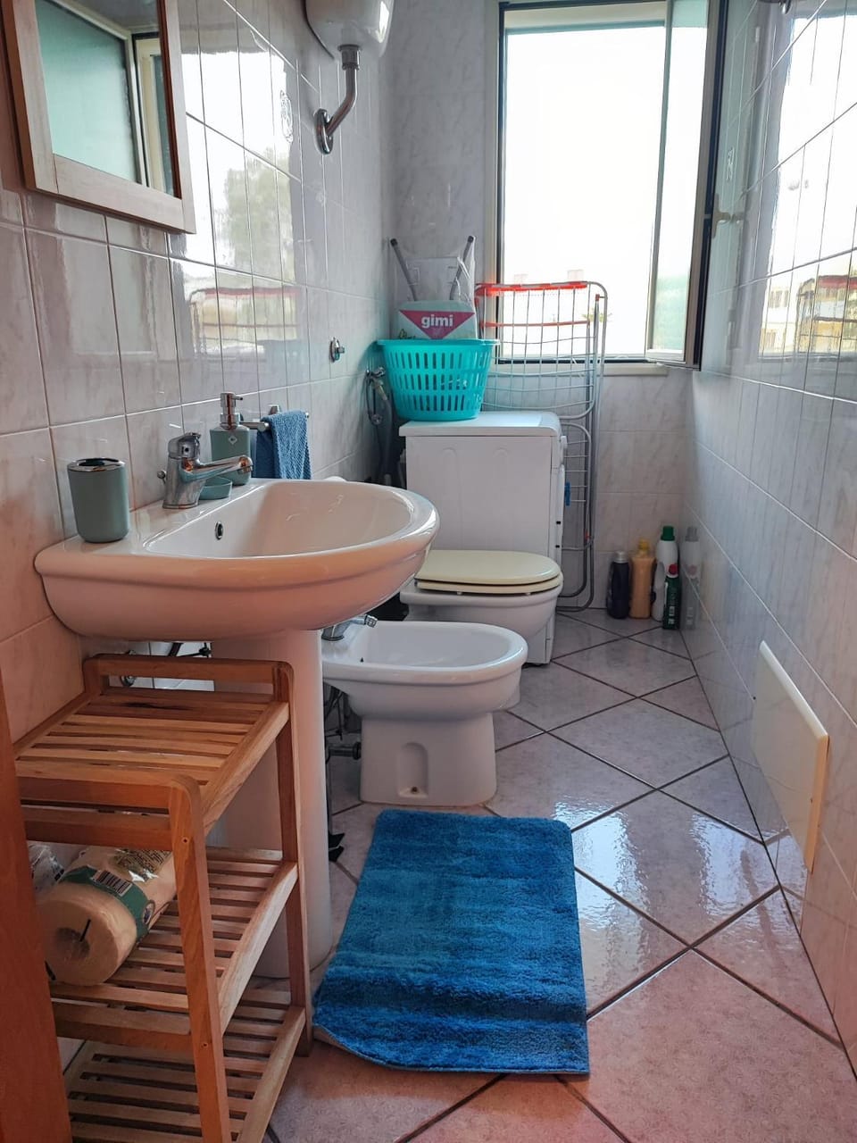 Bathroom, washing machine