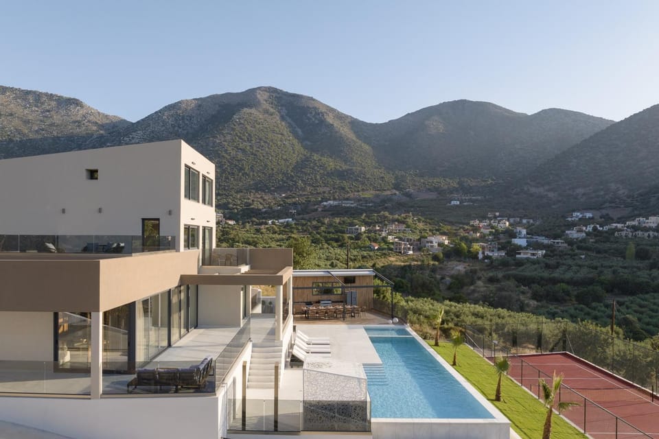 Property building, Day, Natural landscape, Pool view, Swimming pool