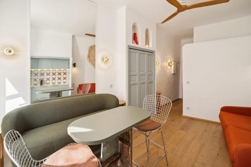 Studio SEVO l Central l Shellter Rentals Apartment in Saint-Tropez