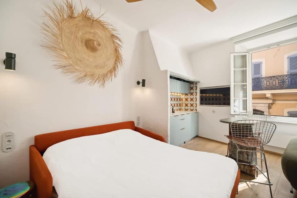 Studio SEVO l Central l Shellter Rentals Apartment in Saint-Tropez