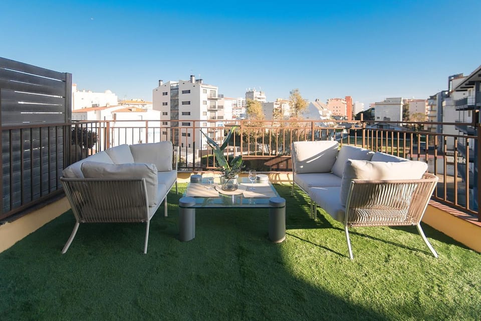 View (from property/room), Balcony/Terrace, Dining area