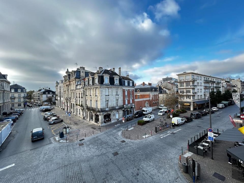 Une bulle en champagne T3 hyper centre avec balcon Apartment in Reims