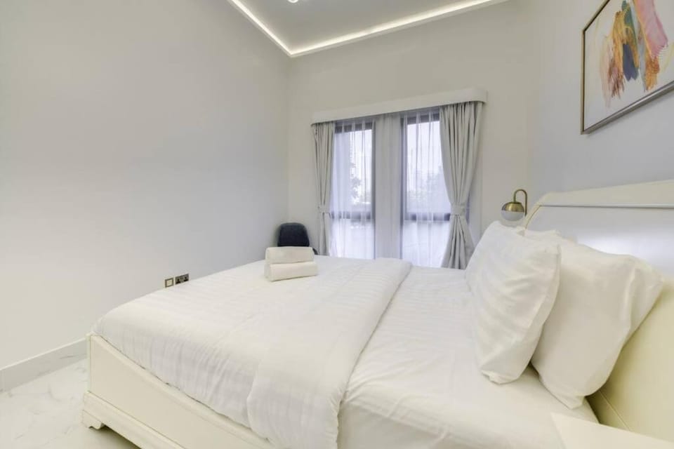 Downtown Beautiful 1bed with outdoor garden Apartment in Dubai