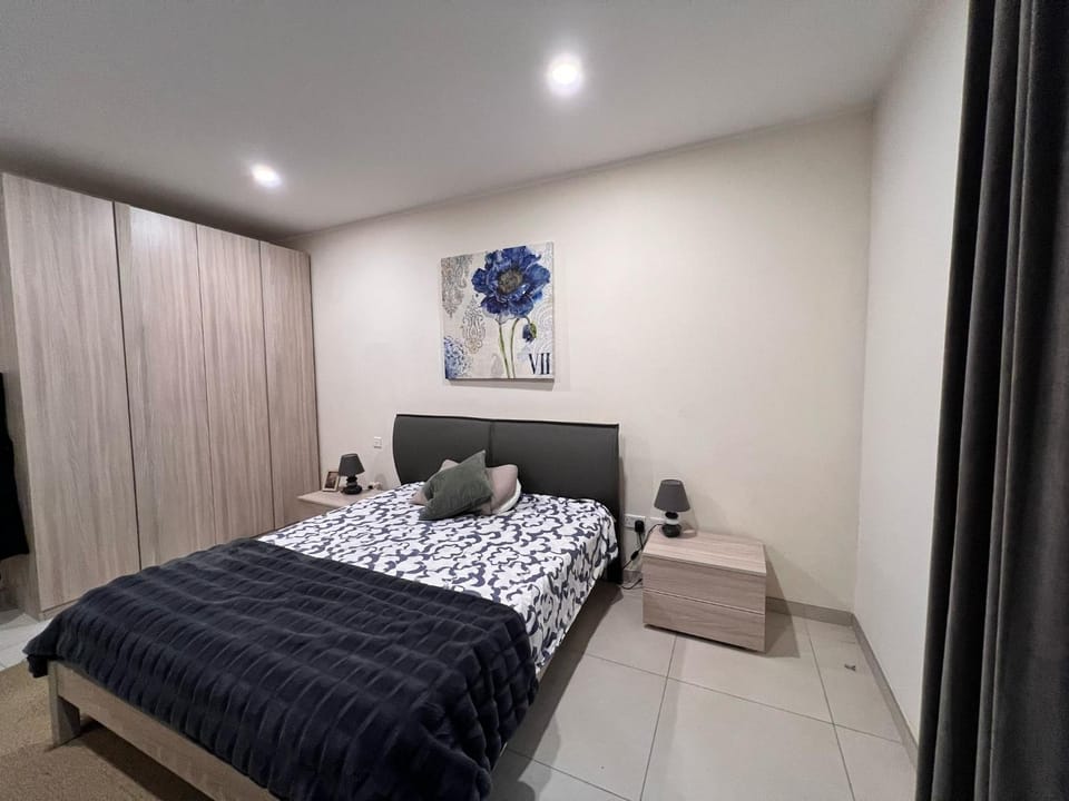 Bed, Photo of the whole room, Bedroom, wardrobe