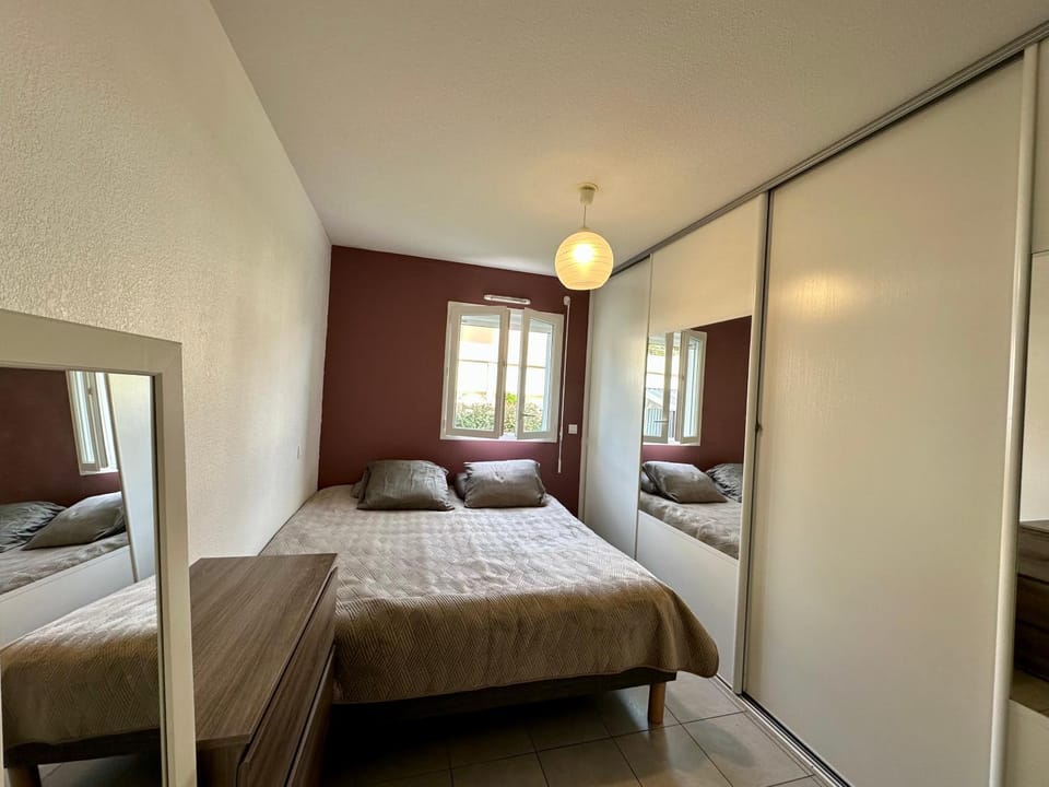 Appartement Cardellina - rez-de-jardin , parking privé - 6 couchages, centre Calvi & plage à pied Apartment in Calvi