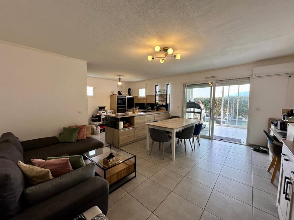 Appartement Cardellina - rez-de-jardin , parking privé - 6 couchages, centre Calvi & plage à pied Apartment in Calvi