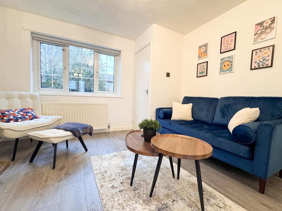 Cozy 2 Bed - Free Parking, Great Location by Vista Stays Short Lets Manchester House in Salford