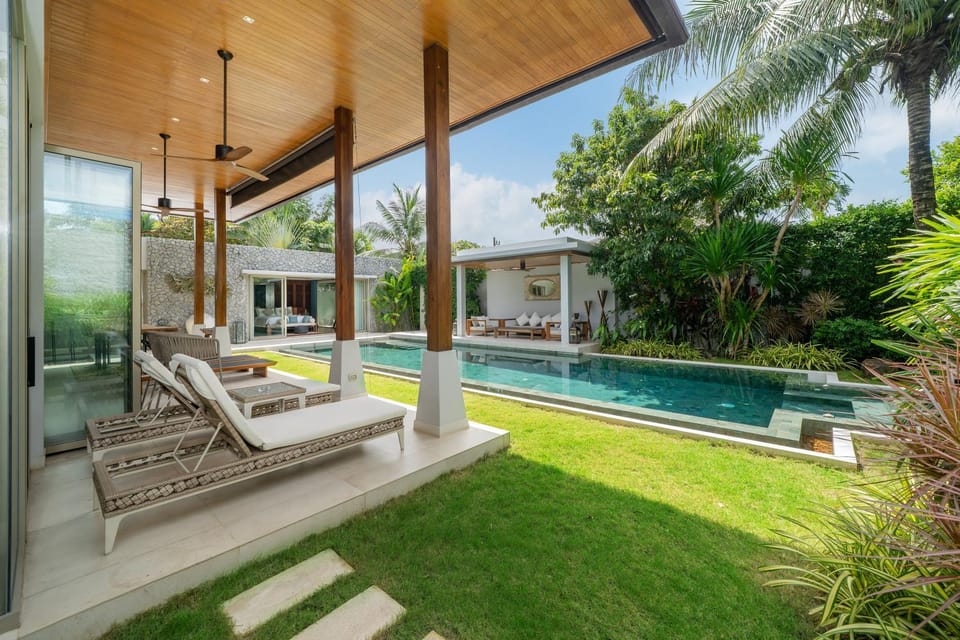 Family villa with Private swimming pool Phuket Free Airoport Pick up from 7 days Villa in Thep Krasatti