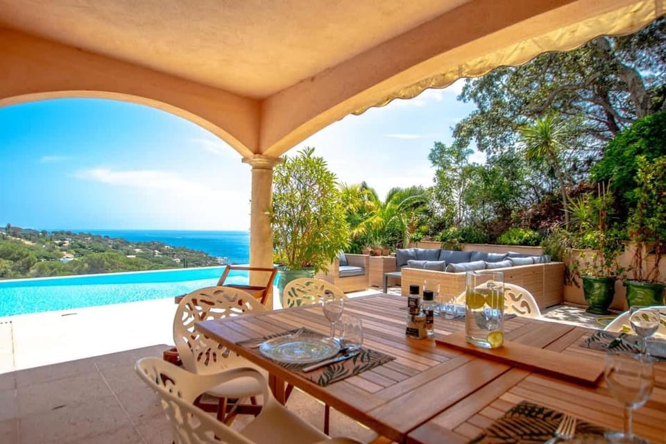 Villa La Vigie l Pool & Sea l Shellter Rentals House in Ramatuelle