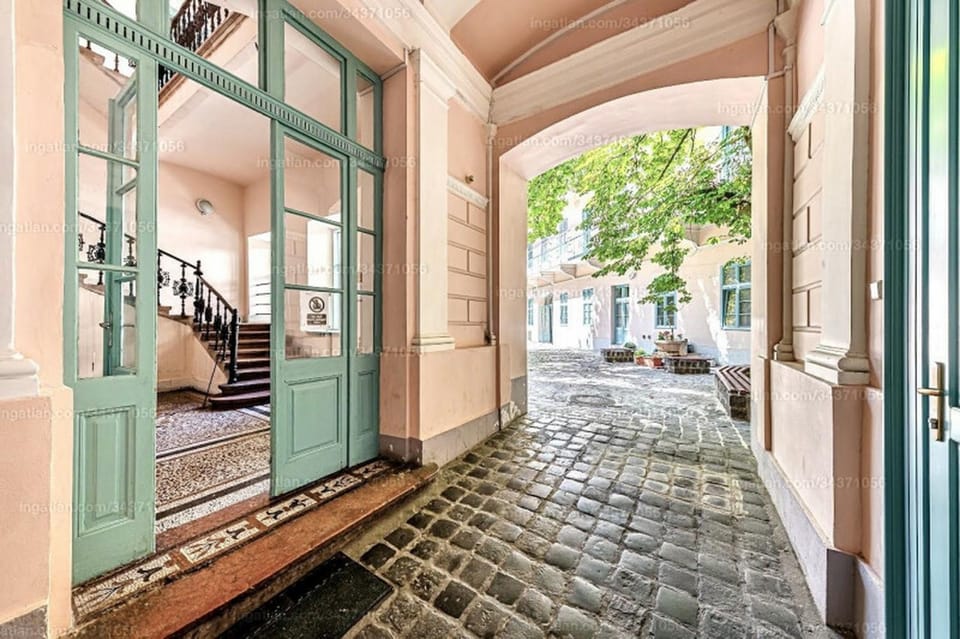 Facade/entrance, Inner courtyard view