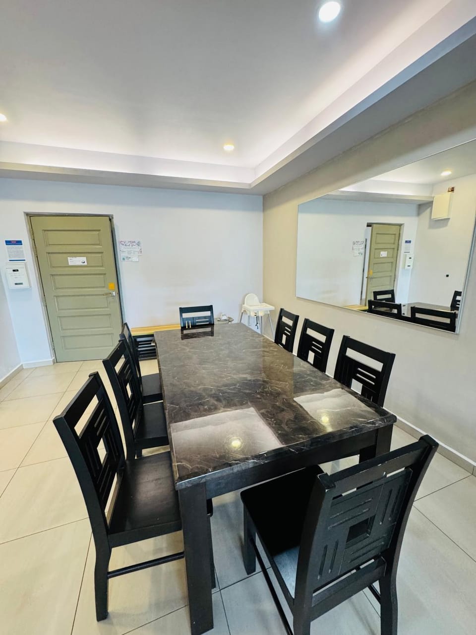 AYAAN PENTHOUSE at QUINTET ROOFTOP BBQ AND DINING with Mini Snookers Apartment in Tanah Rata