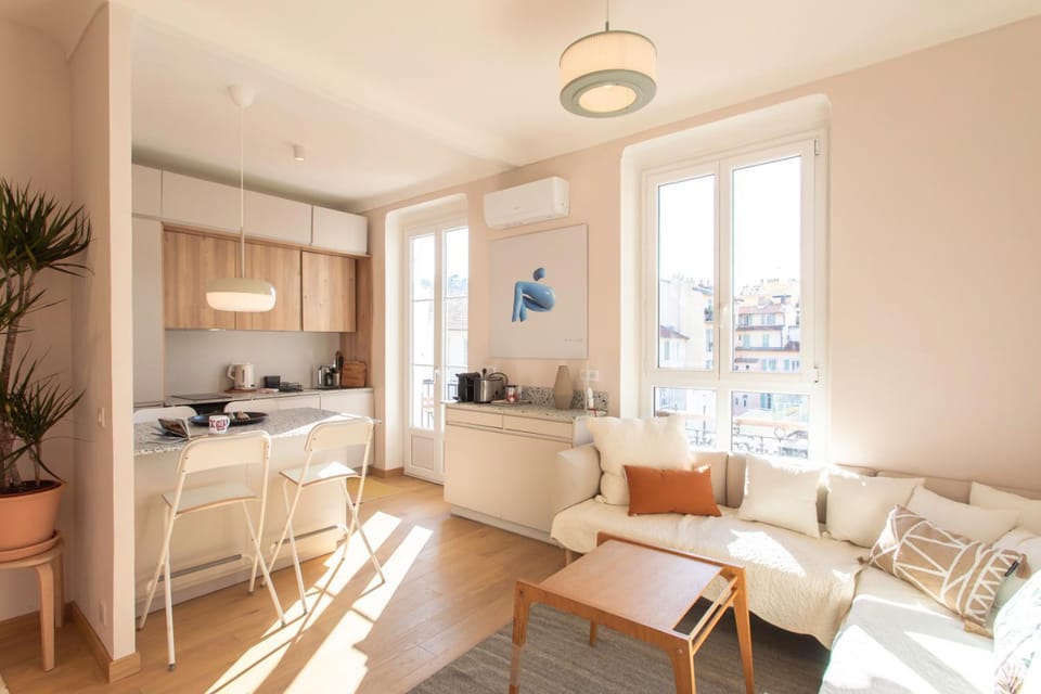 #25 Staywizus - 2BDR Port, 5min from the Old Town Balcony, AC & WIFI Apartment in Nice