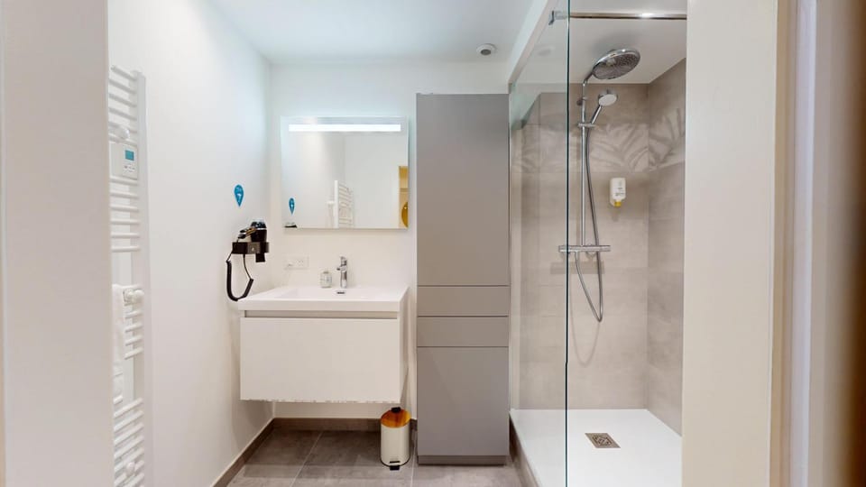 Shower, Bathroom, towels