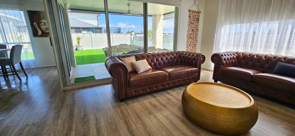 View (from property/room), Living room, Decorative detail, Seating area, Garden view, furniture
