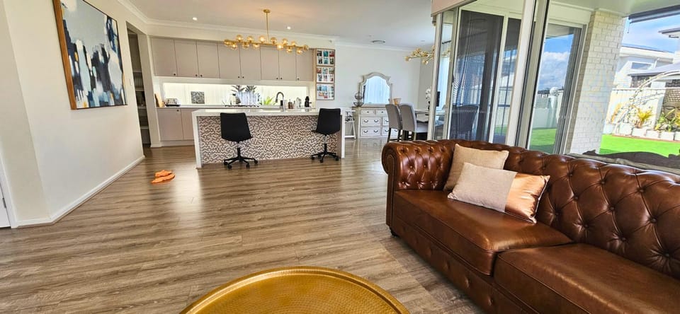 Kitchen or kitchenette, Living room, Decorative detail, Seating area, Dining area, furniture