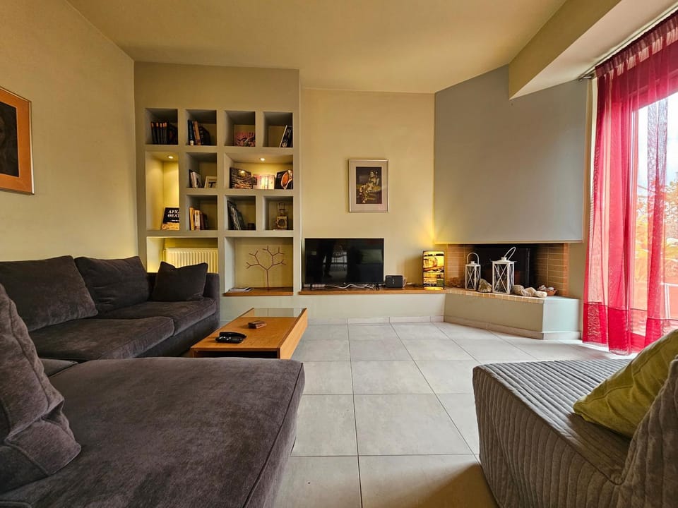 Communal lounge/ TV room, TV and multimedia, Living room, Photo of the whole room