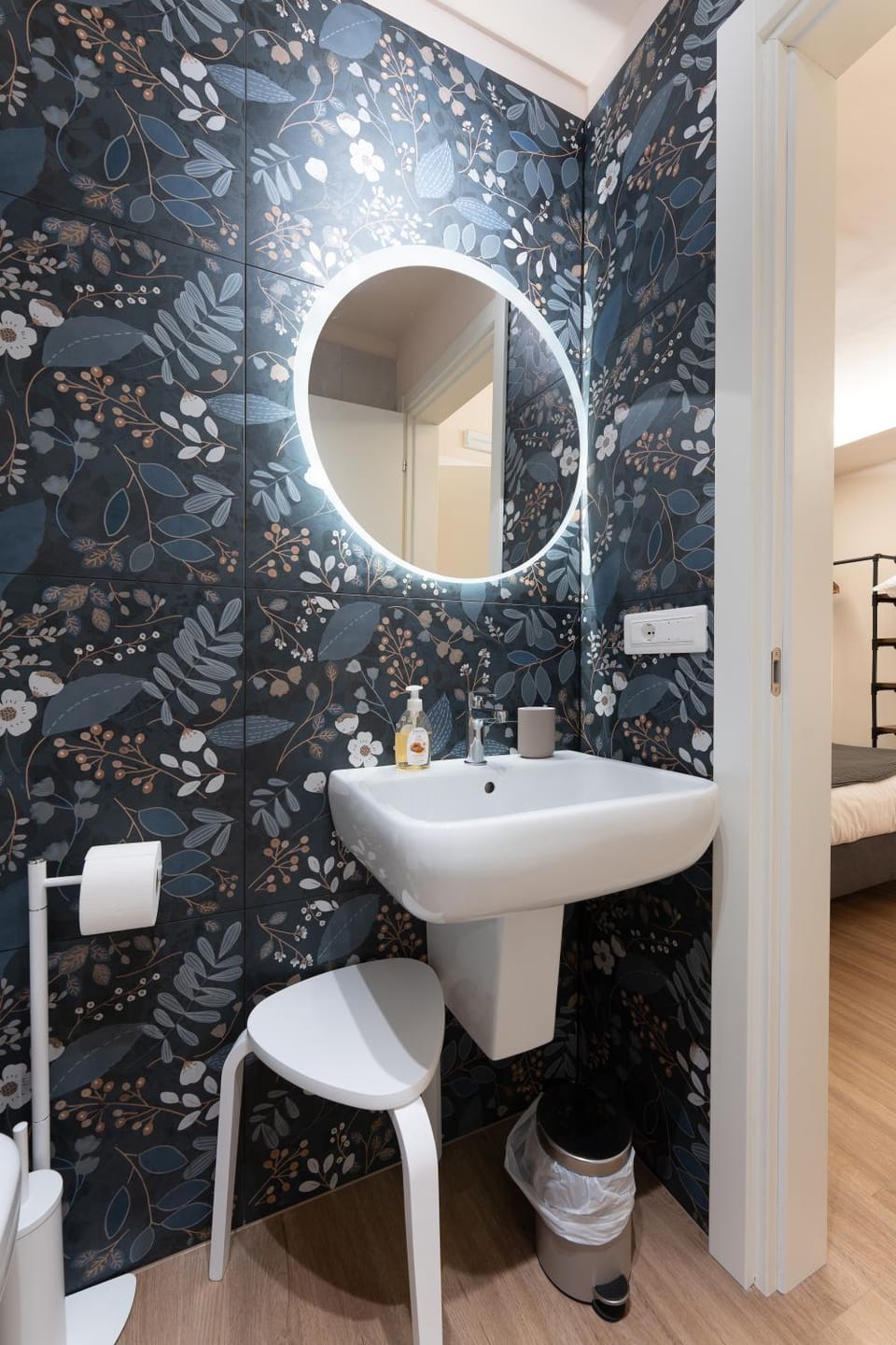 Bathroom, hair dryier, heating, towels