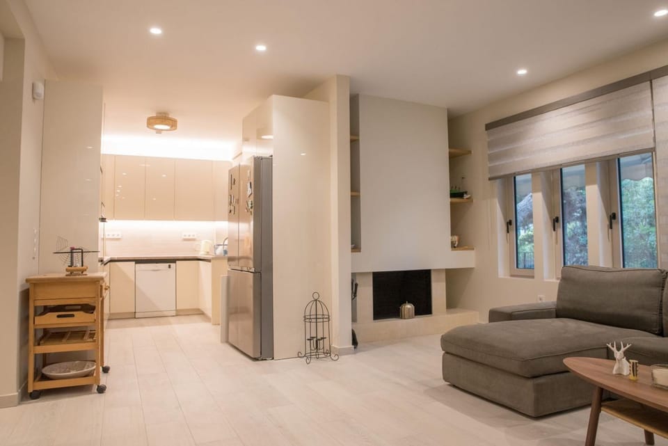 Kitchen or kitchenette, Seating area