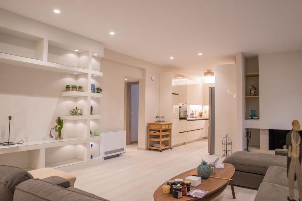 Kitchen or kitchenette, Seating area