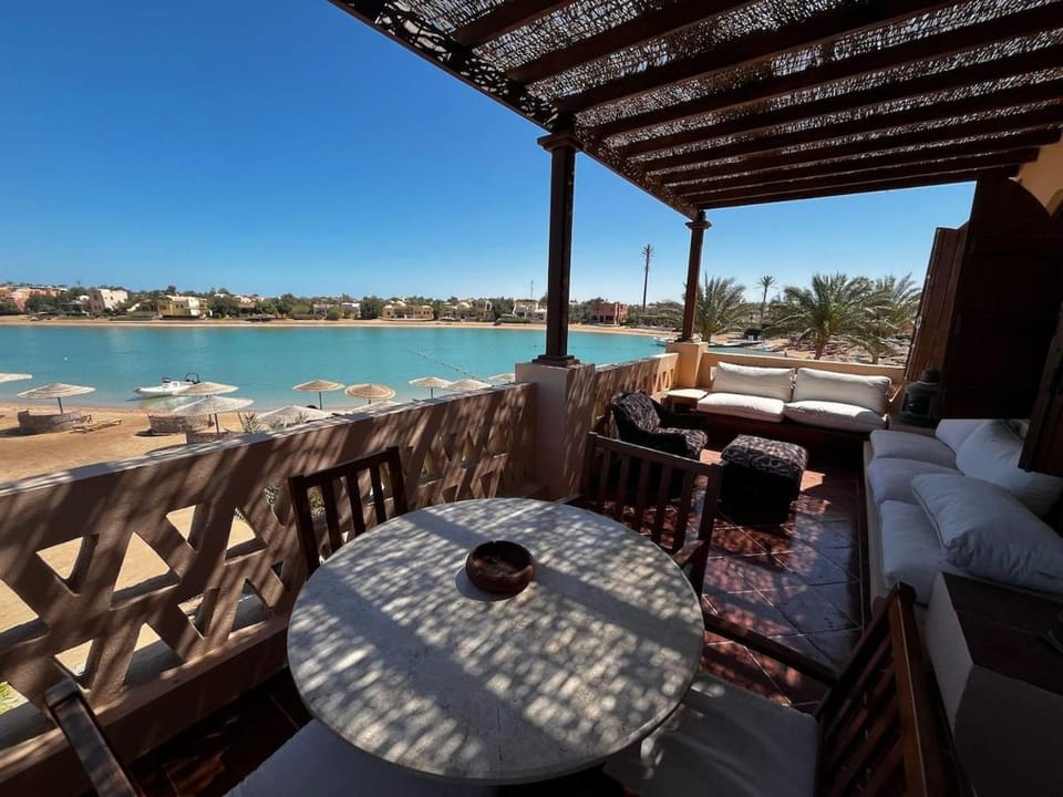 Balcony/Terrace, Seating area, Beach, River view