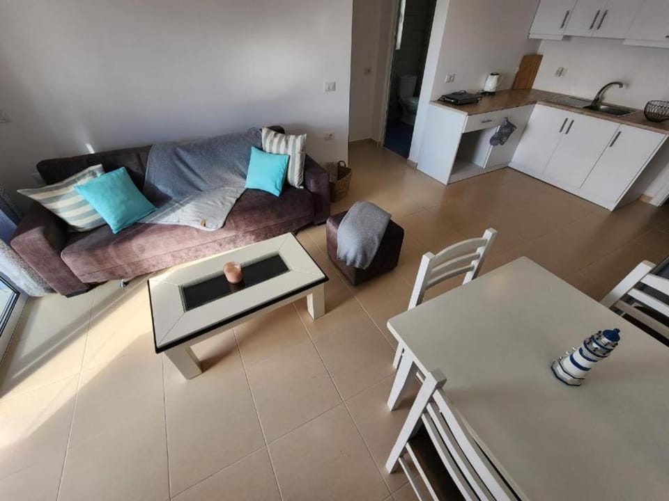 Kitchen or kitchenette, Living room, Seating area, Dining area, stove
