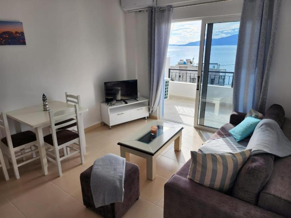 TV and multimedia, View (from property/room), Balcony/Terrace, Living room, Photo of the whole room, Seating area, Sea view