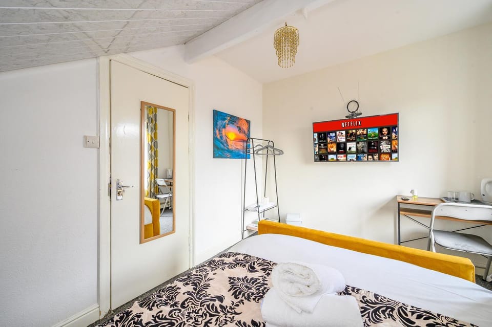 Bed, Photo of the whole room, Bedroom, towels, wardrobe