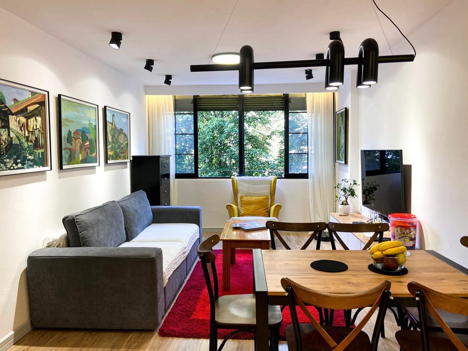 Spring, Living room, Dining area, Time of day, fireplace