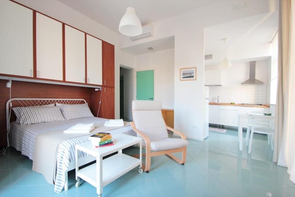Bed, Kitchen or kitchenette, Living room, Photo of the whole room, Seating area, Dining area, Bedroom, towels, air conditioner