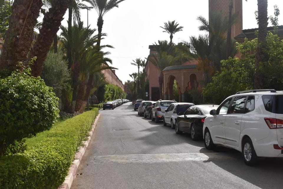 Neighbourhood, Street view, Parking