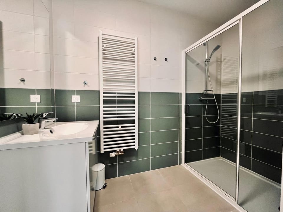 Shower, Bathroom