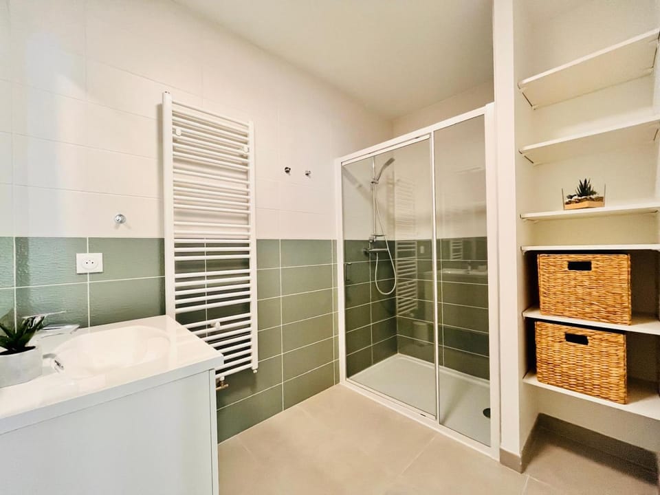 Shower, Bathroom