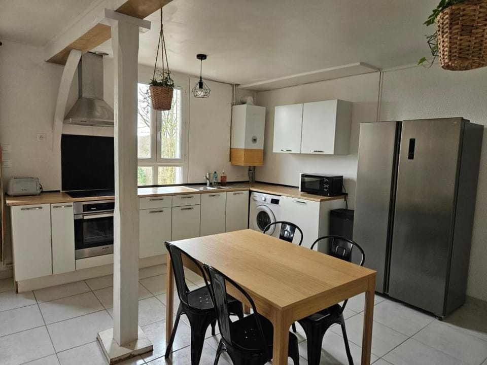 Kitchen or kitchenette, Dining area, toaster