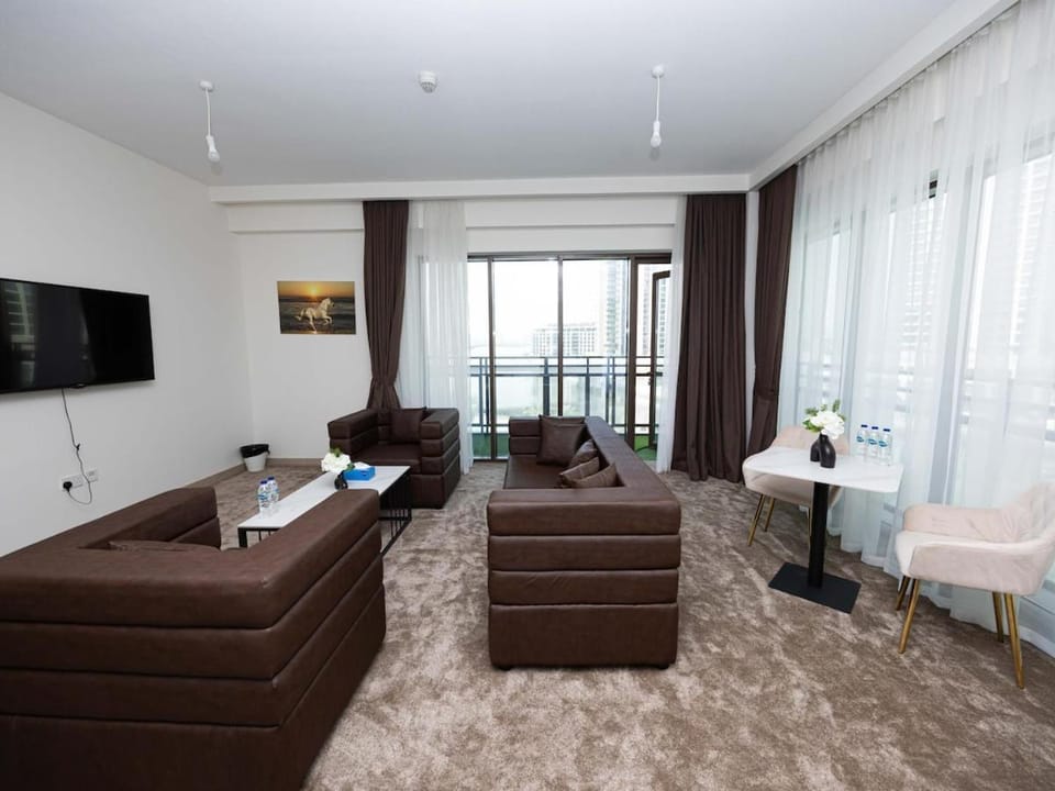 Sunset Creek Harbour, Dubai Apartment in Dubai