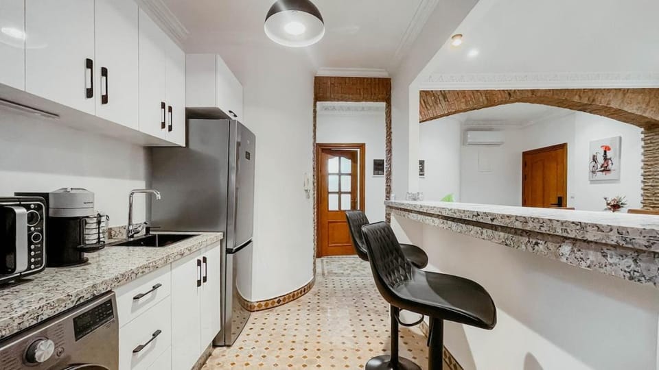 Dining area, minibar, stove