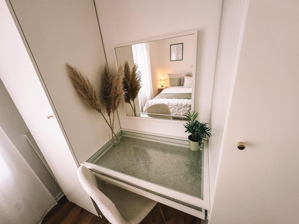 Bedroom, wardrobe