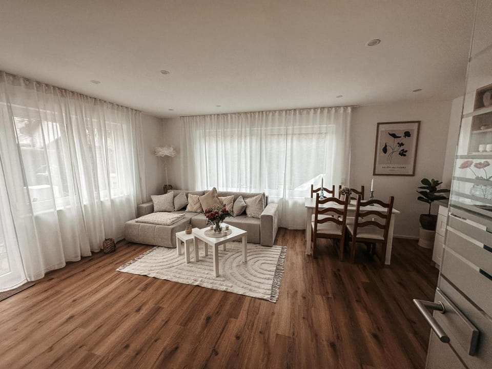 Living room, Photo of the whole room