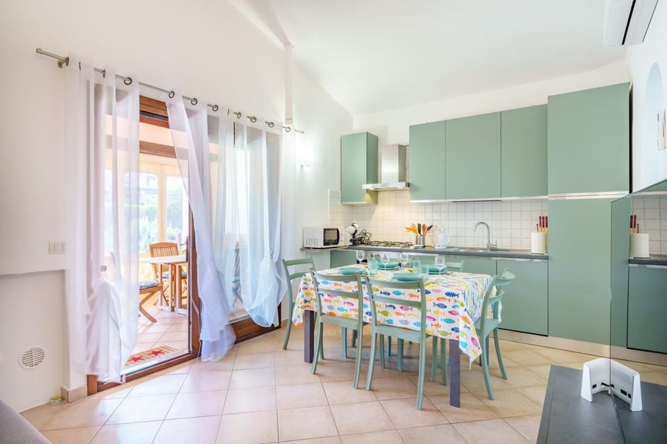 Property building, Kitchen or kitchenette, Living room