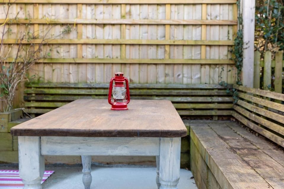 Spacious House with Multiple Bathrooms Parking Garden in Loughborough House in Loughborough