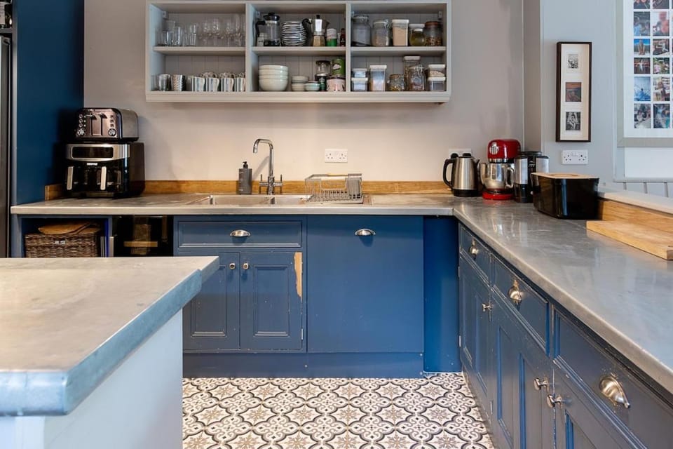 Spacious House with Multiple Bathrooms Parking Garden in Loughborough House in Loughborough