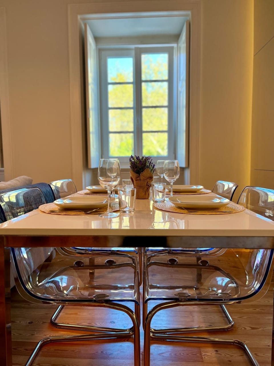 Seating area, Dining area