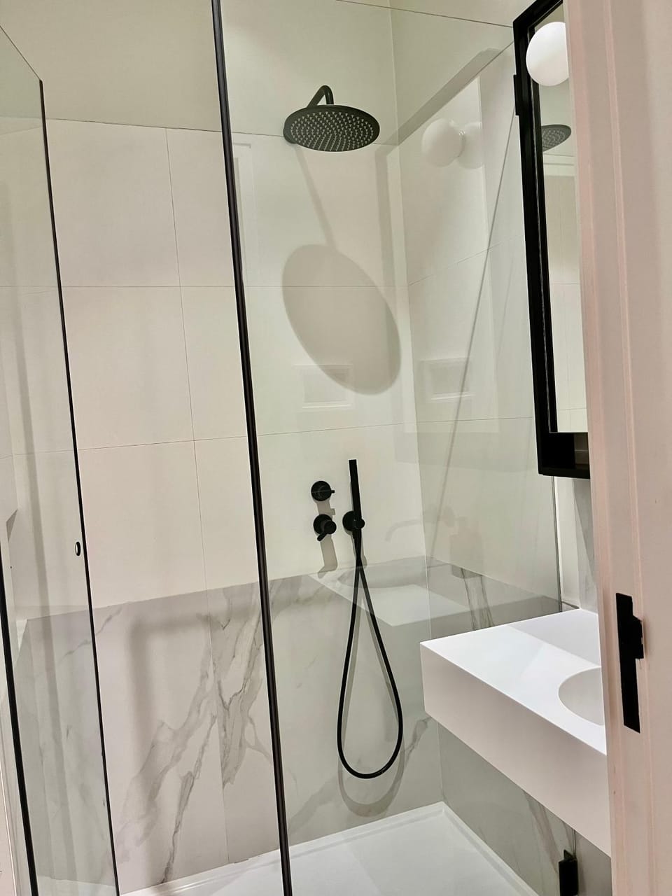 Shower, Bathroom, towels