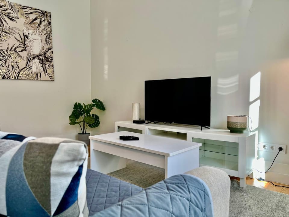 TV and multimedia, Kitchen or kitchenette, Seating area