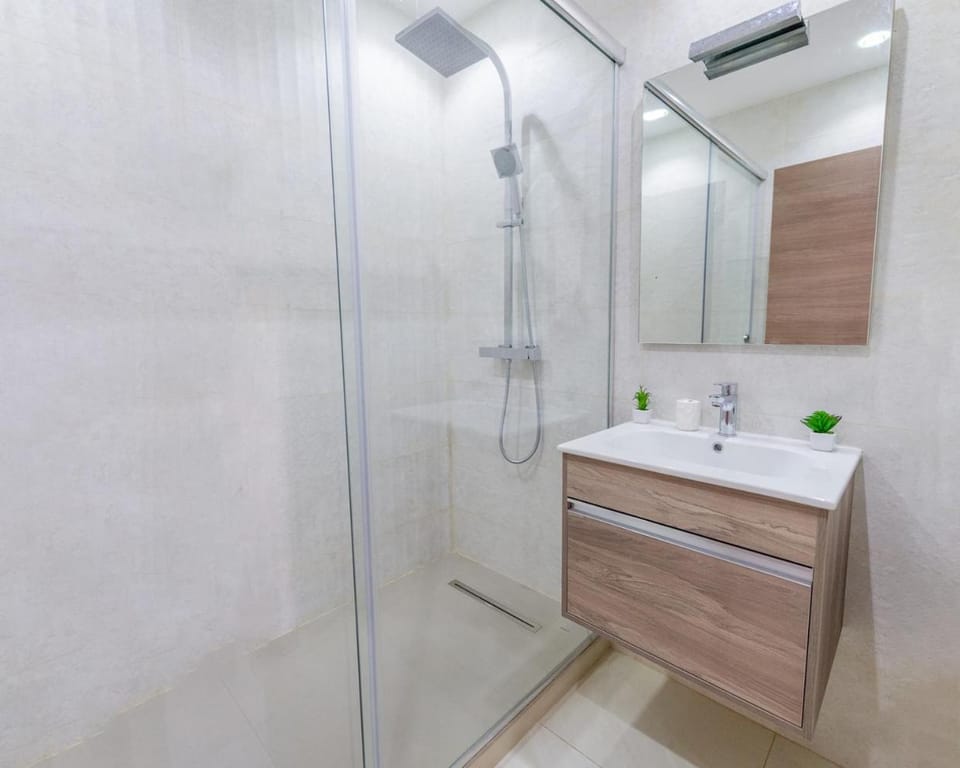 Bathroom, towels