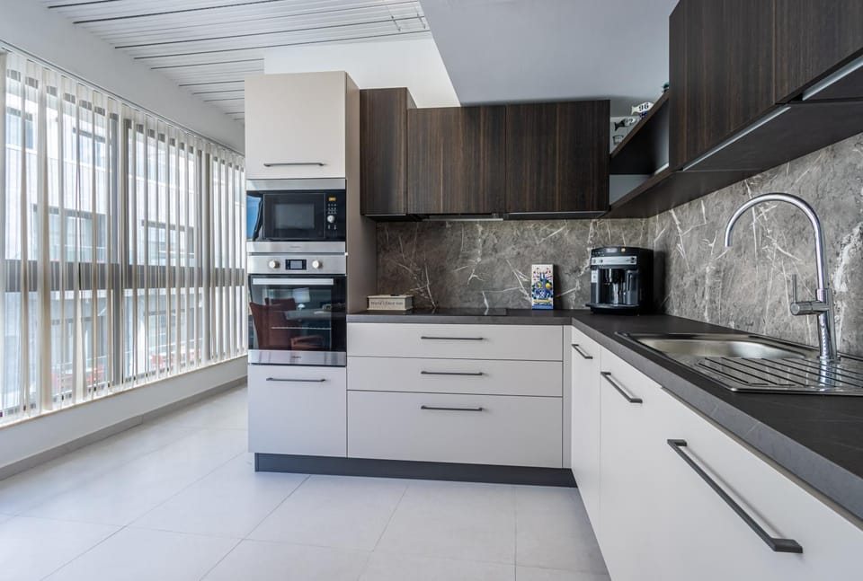 Kitchen or kitchenette, dishwasher, minibar, oven, pet friendly, stove, toaster