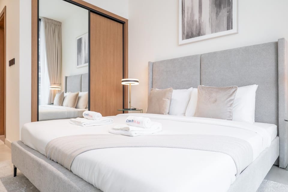 Bed, Bedroom, towels, wardrobe