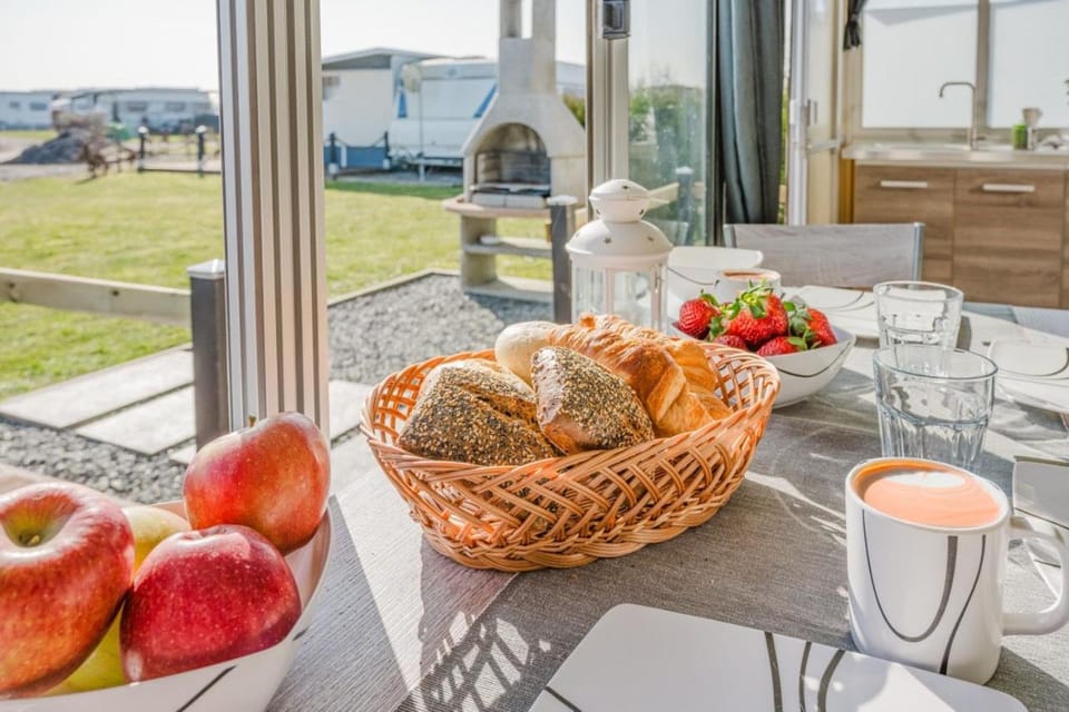 TiBu - Mietwohnwagen Fehmarn Campground/ 
RV Resort in Ostholstein
