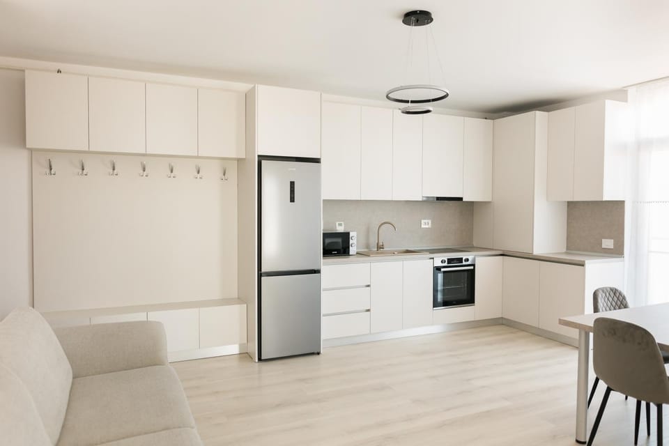 Coffee/tea facilities, Kitchen or kitchenette, Dining area, Communal kitchen